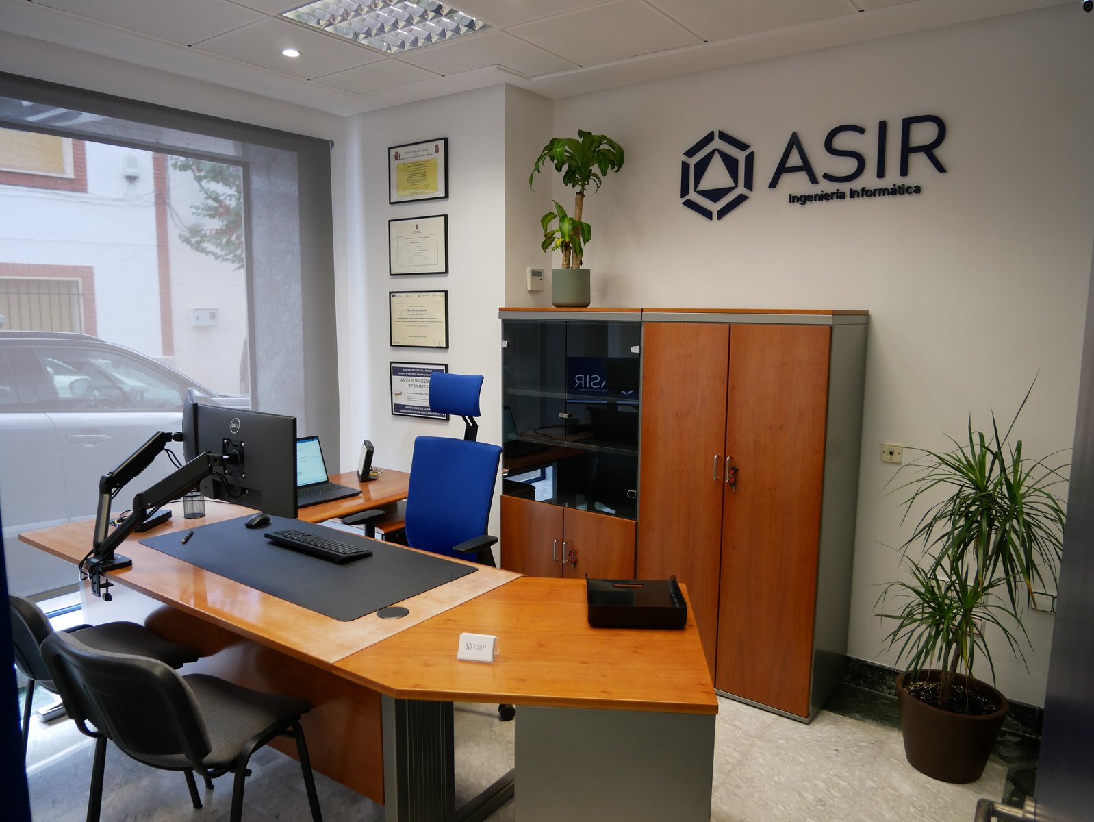 Despacho de ASIR Ingeniería Informática preparado para la actividad profesional